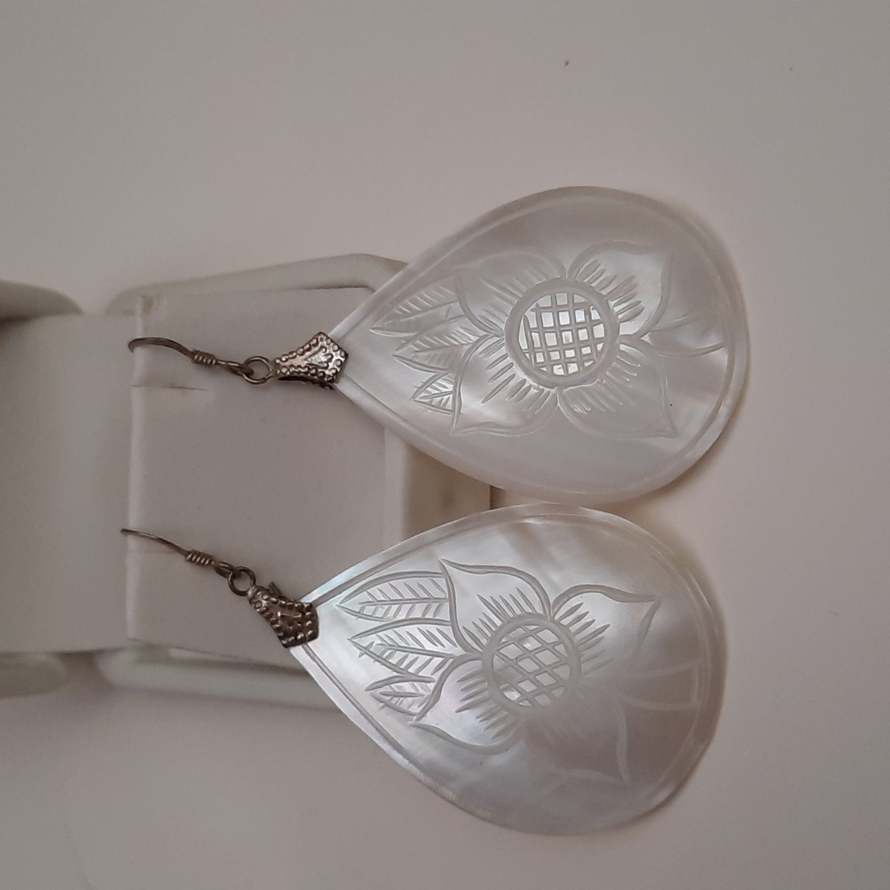 Shell drop earrings